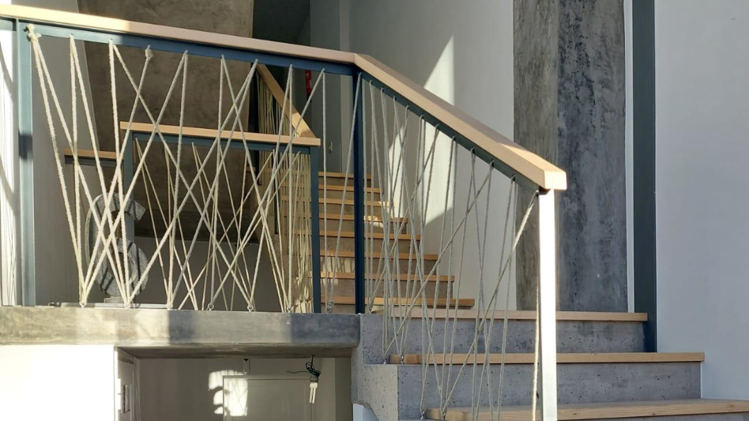 Escalera cuerda y metal